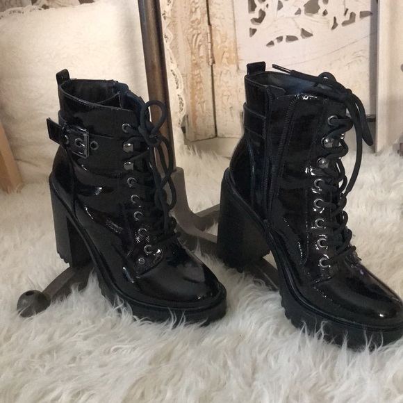 Gbg Los Angeles woman’s heeled black shiny boots size 6 - Picture 3 of 7